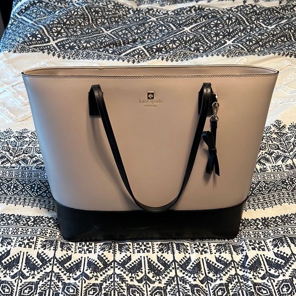 kate spade Handbags - Kate Spade Two-Tone Tote bag. Used, Excellent condition.